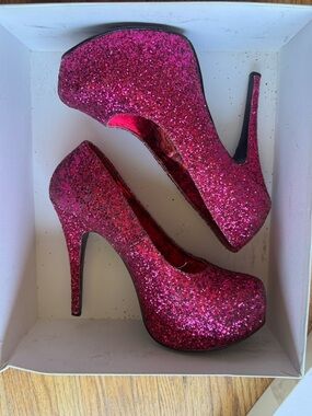 GLITTER PLEASER PLATFORMS